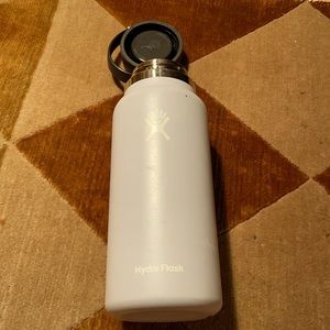 Hydro flask40 ozLittle scratch but good condition!